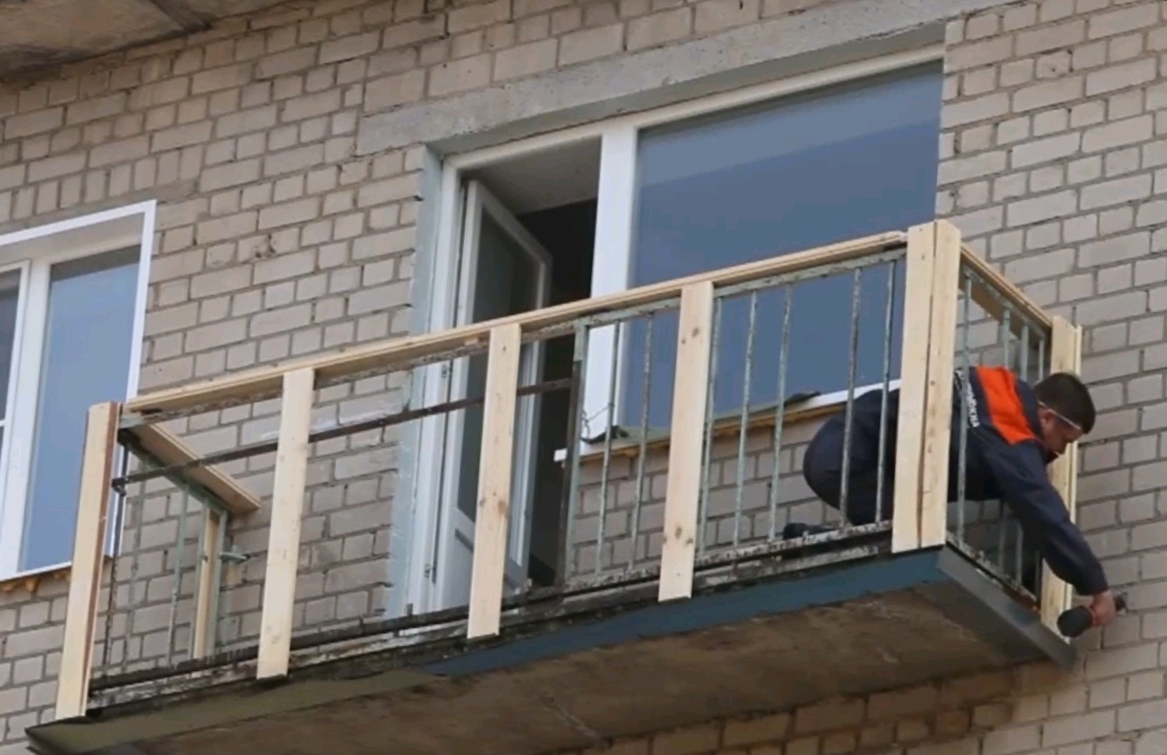 Обшивка балкона снаружи разными способами