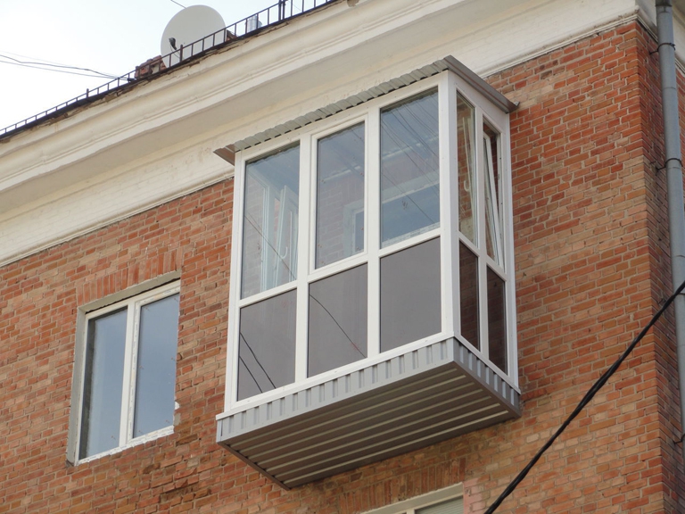 Панорамное остекление лоджии и балкона: лучшие техники от пола до потолка