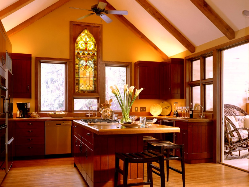 Interior_Kitchen_with_a_stained-glass_window_009459_